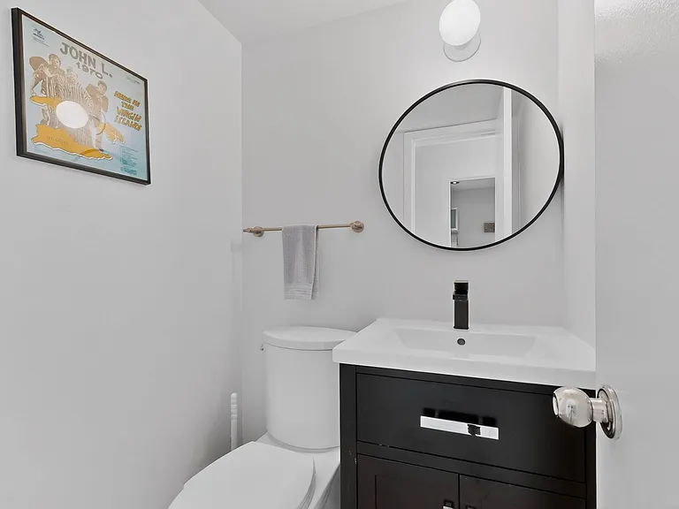 1106 W 6th St #212 — Photo 16