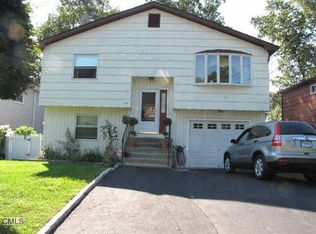 95 Vanguard St, Bridgeport, CT 06606