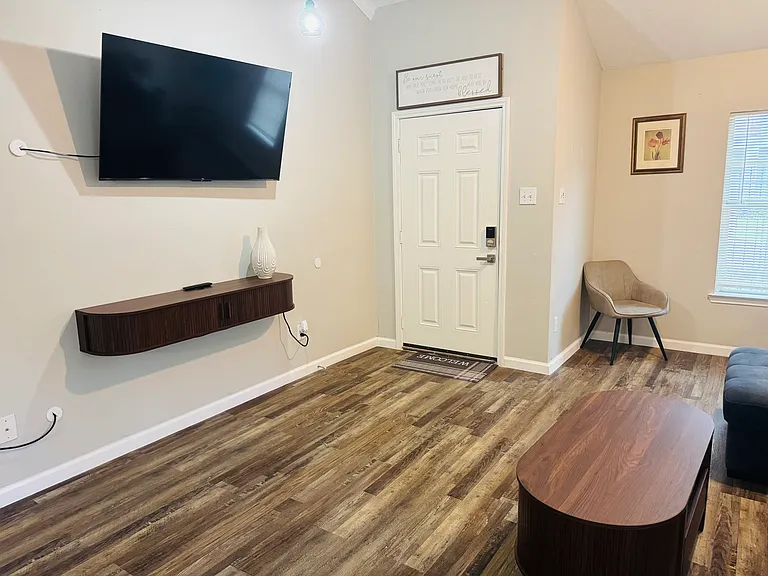 1413 Miller St — Photo 5