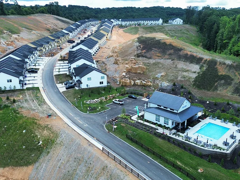 Steele Landing Townhome Rentals — Photo 12