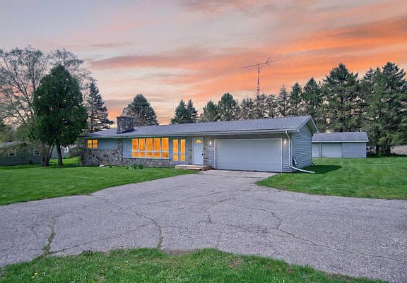 3rd image of 1114 Chapel Rd