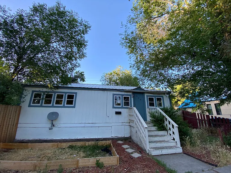539 E 5th St — Photo 12