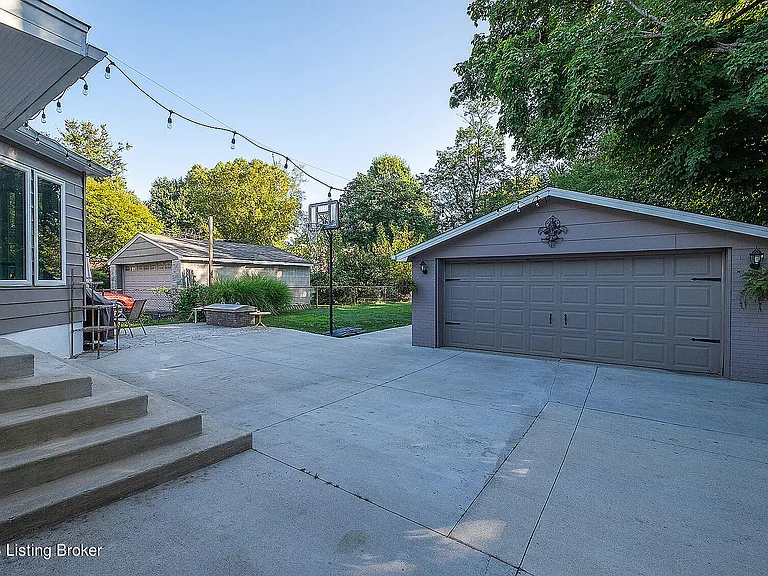 211 S Sherrin Ave — Photo 38
