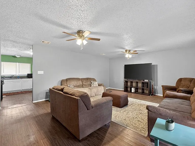 6715 Middle Oaks Dr — Photo 7