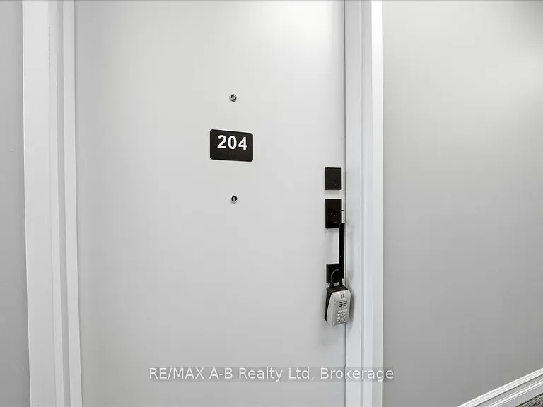 100 Gordon St #103 — Photo 3