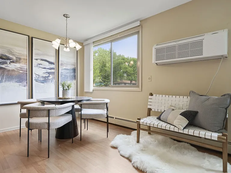 West End Apartments — Photo 10