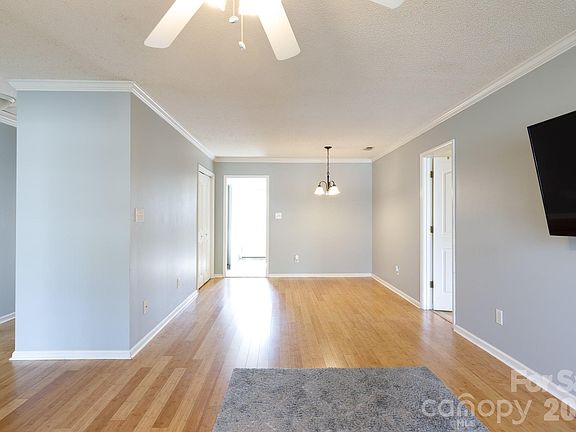 4th image of 514 Jacobs Rdg