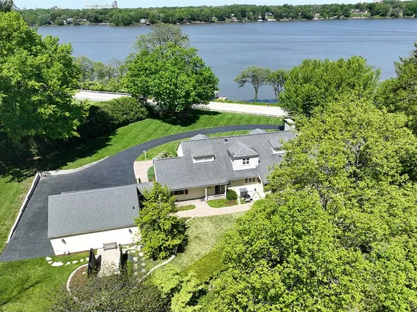 98 N Country Club Rd, Decatur, IL 62521
