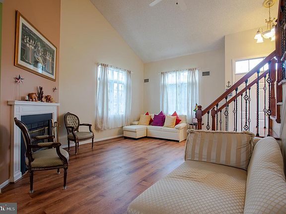 4th image of 1 F Chadwick Ln