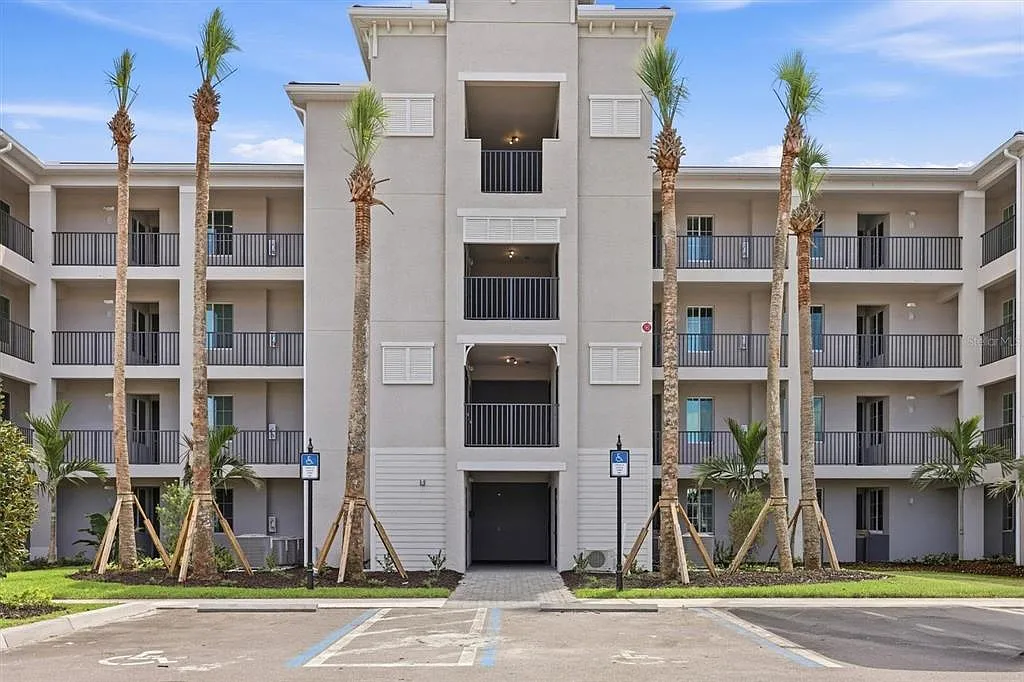 3 bed, 2.0 bath, 1301 sqft, $2,750 — Photo 1