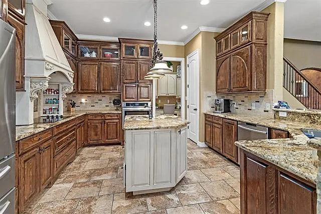 4 bed, 3.0 bath, 3100 sqft, $3,500 — Photo 4