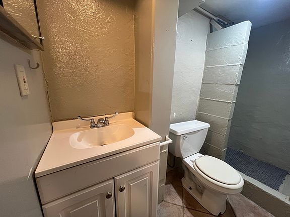 4th image of 11 Aldeah Ave #C