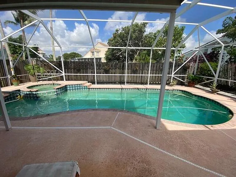 7705 Thornlee Dr — Photo 2