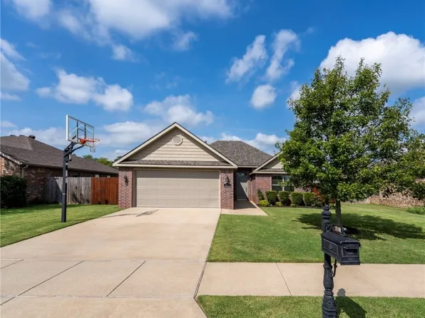 2104 N Wakefield St, Siloam Springs, AR 72761