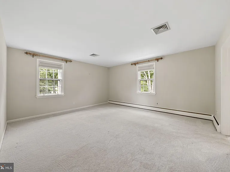 1026 Waltham Rd — Photo 14