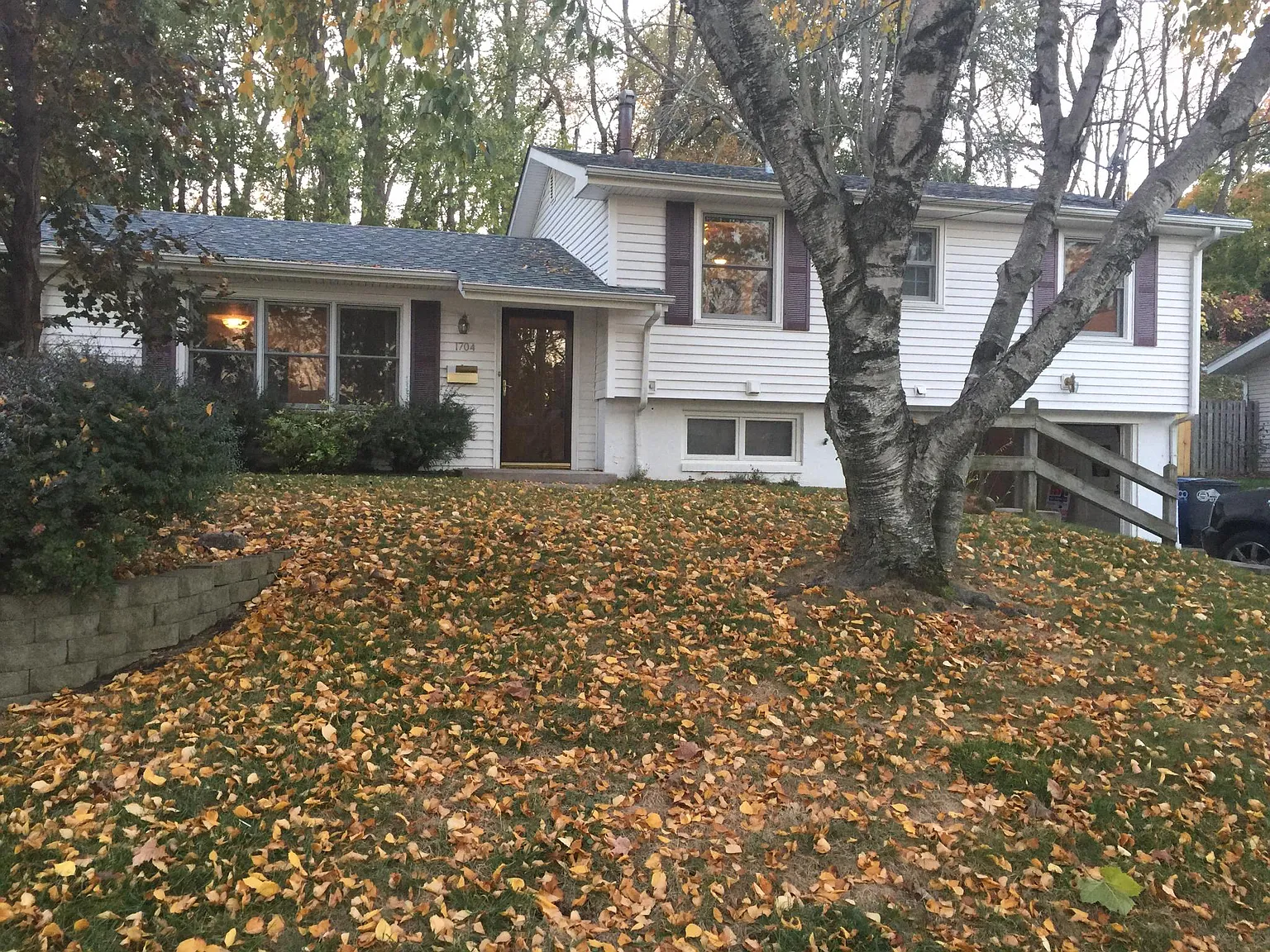 1704 Monterey Ct — Photo 2