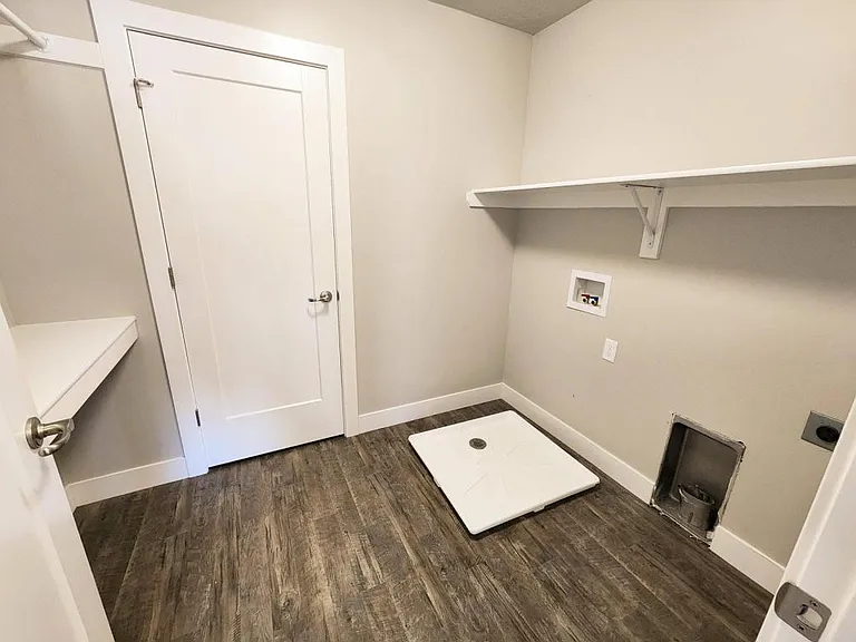277 E 1500 N — Photo 12