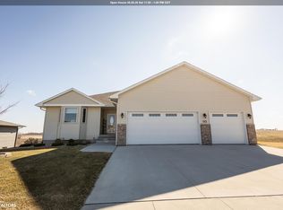112 Coventry Ct, Clear Lake, IA 50428