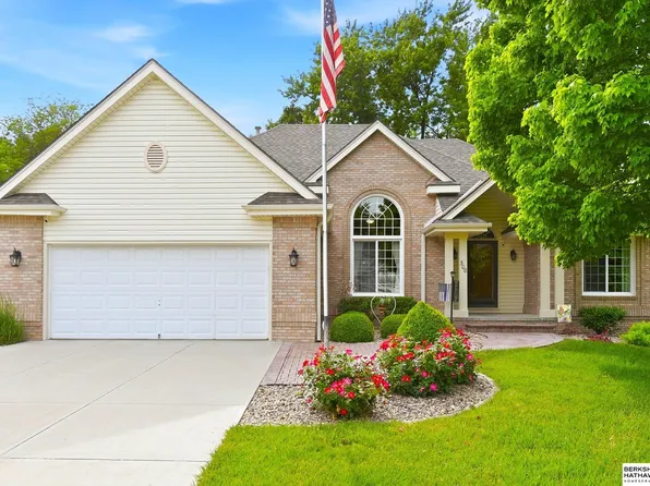 300 S Fillmore St, Papillion, NE 68046