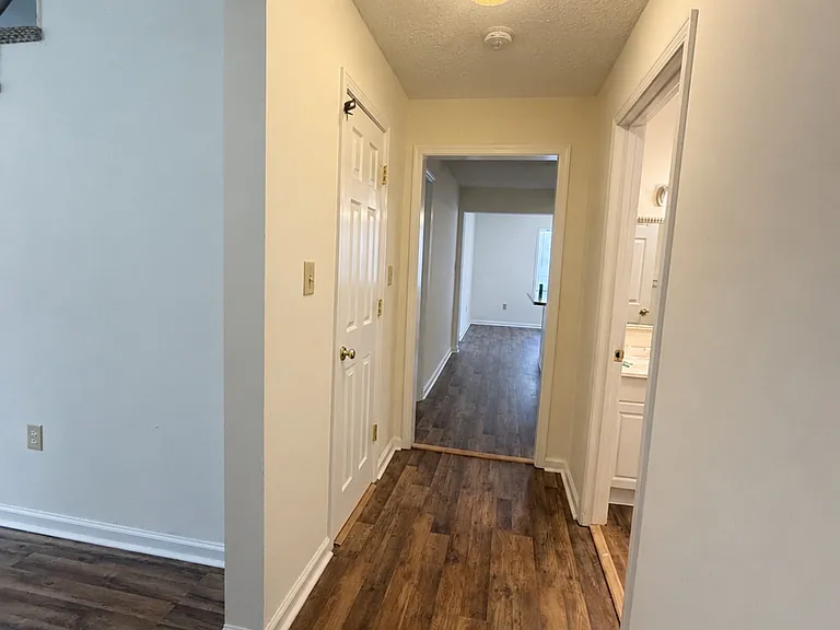 Joy Cir — Photo 8
