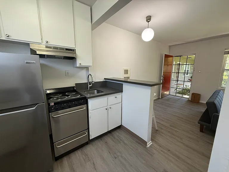 Lillian Way Apartments — Photo 8