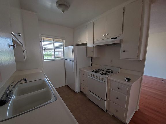 5th image of 2000 Alberta Ave APT 19