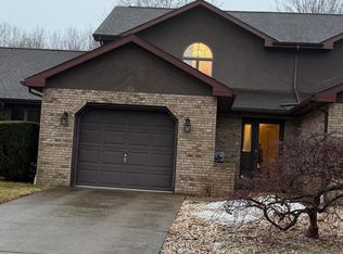 1512 Poolside Dr, Hazle Township, PA 18202