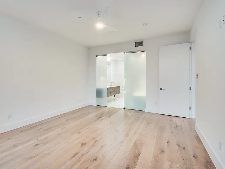 3130 N Harwood St #2606 — Photo 2