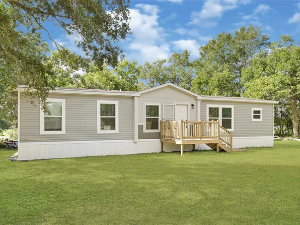 718 Main St, Anahuac, TX 77514