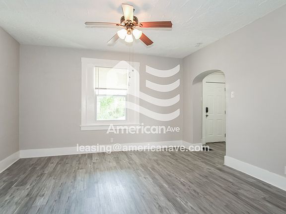 1080011_004_wm_-_living_room_13189833.jpg