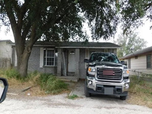 917 N Adams St, Alice, TX 78332