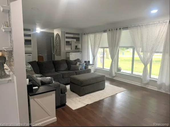 220 Boyken Rd, Rochester Hills, MI 48307