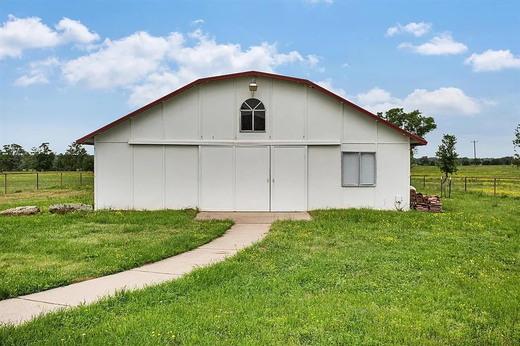 4 bed, 3.0 bath, 2804 sqft, $5,000 — Photo 4