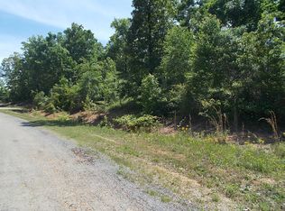 40 Cooper Cv, Selmer, TN 38375