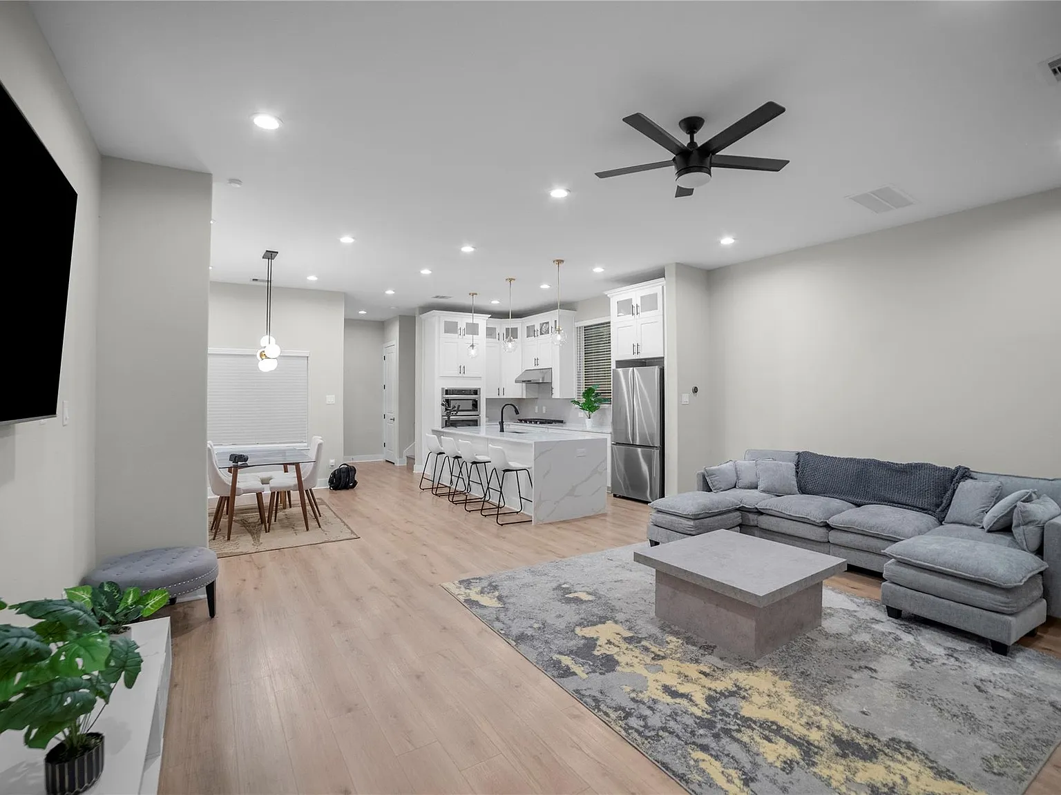 3 bed, 2.5 bath, 2172 sqft, $2,950 — Photo 3