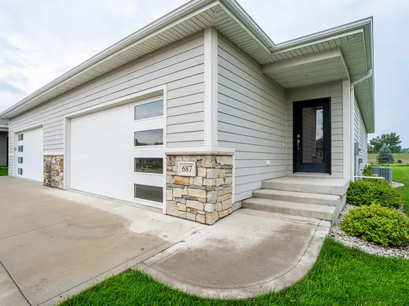 687 Prairie Blvd, Dakota Dunes, SD 57049