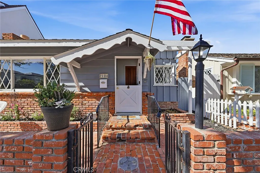 3 bed, 3.0 bath, 1834 sqft, $10,000 — Photo 1