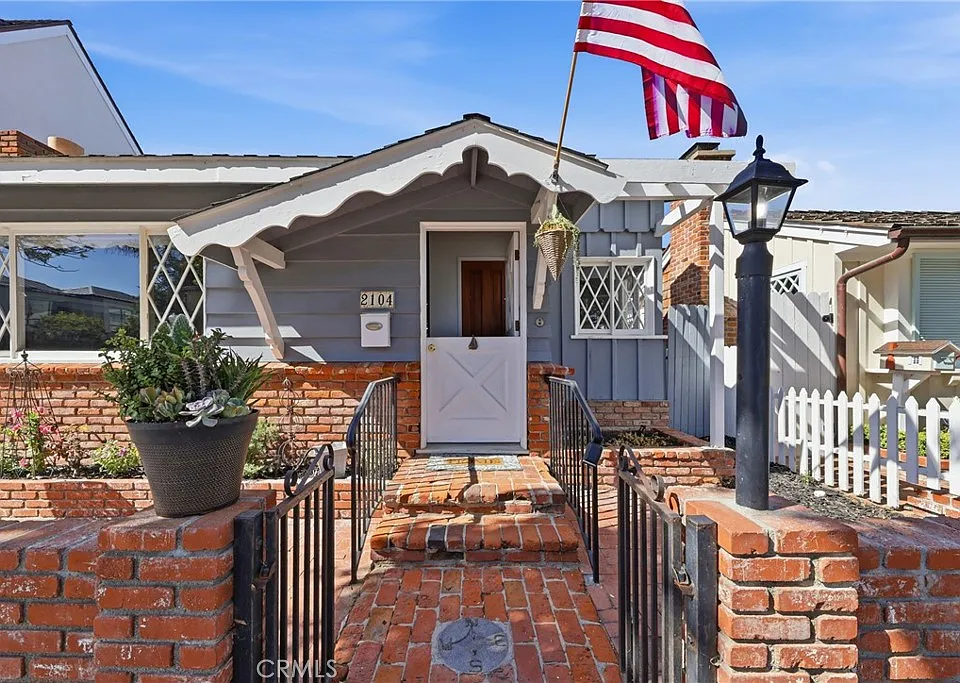 2104 E Ocean Blvd