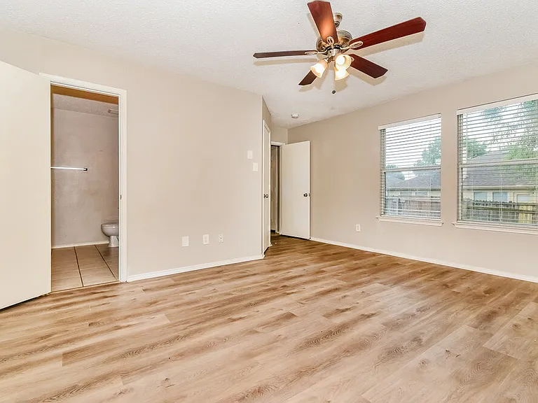 1112 Alexandria Dr — Photo 10