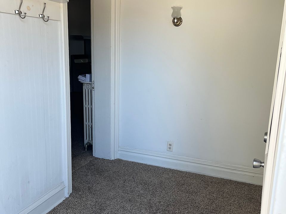 Front room/entryway