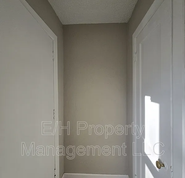 1642 N Erie St — Photo 4