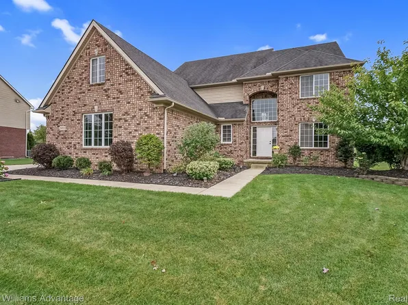 54933 Brentwood Dr, South Lyon, MI 48178