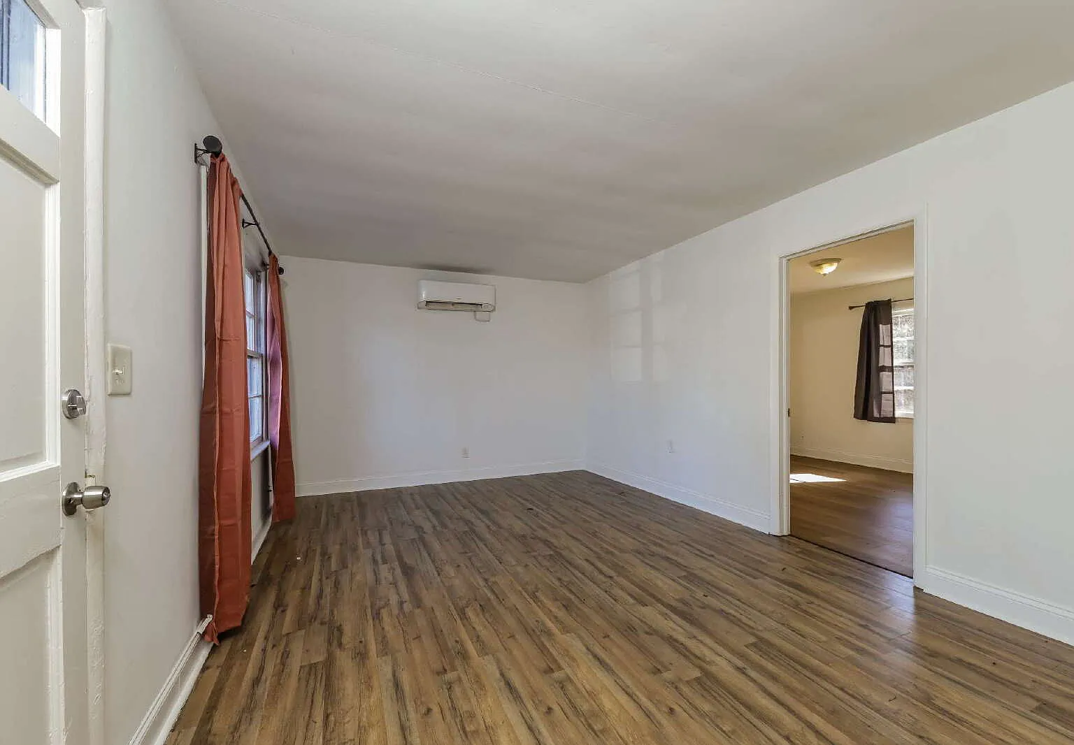 2 bed, 1.0 bath, 733 sqft, $1,195 — Photo 3