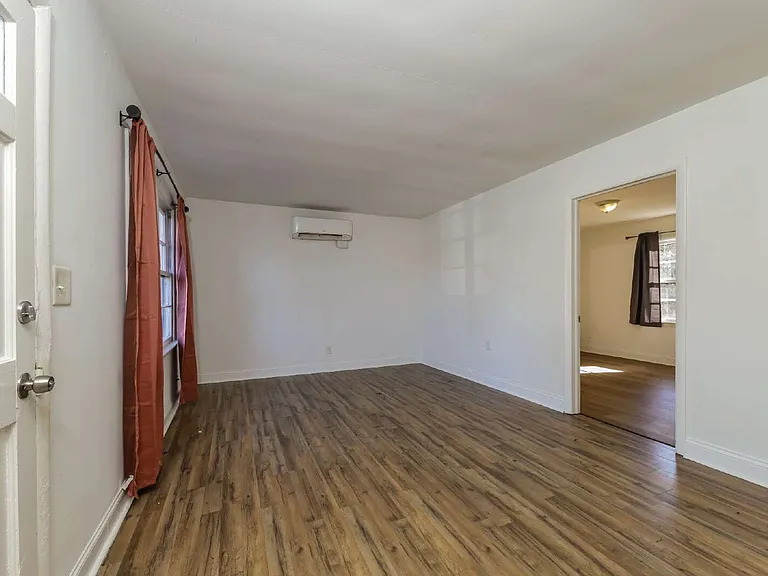 238 Bond St — Photo 3