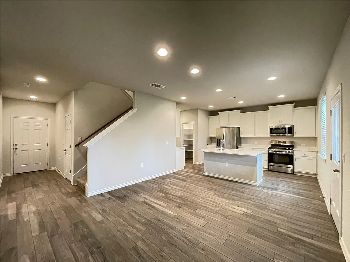 Building Photo - 1603 Denesa Dr