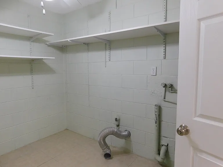 565 E Jessup Ave — Photo 6
