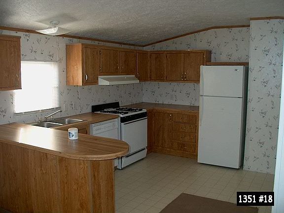 Kitchen w/Range, Fridge & Dishwasher