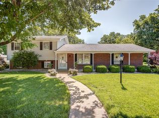300 Lotus Dr, Swansea, IL