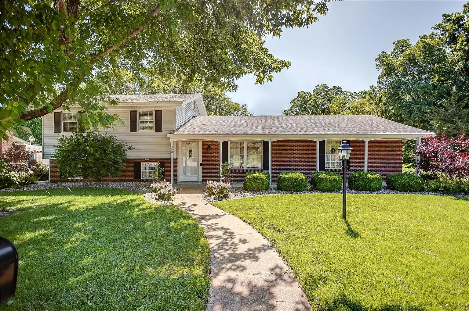 300 Lotus Dr photo 1