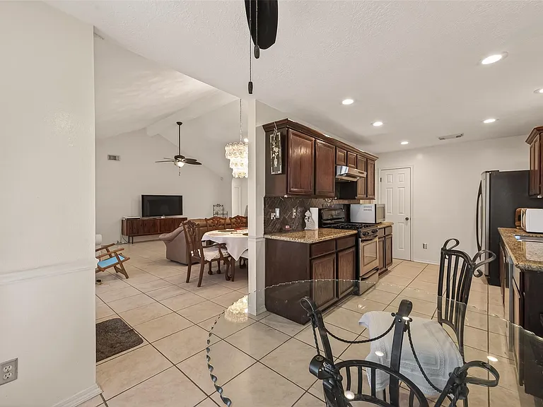 8203 Paddington Place Dr — Photo 11
